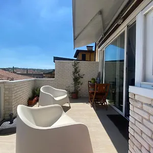 https://la-casa-di-angelina-salo.it-lombardy.com