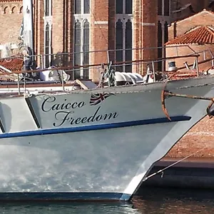 Botel Boat&breakfast Caicco Freedom